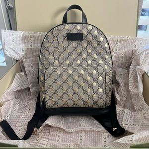 GUCCI Brown and Gold GG Supreme Monogram Bees Small Day Backpack
